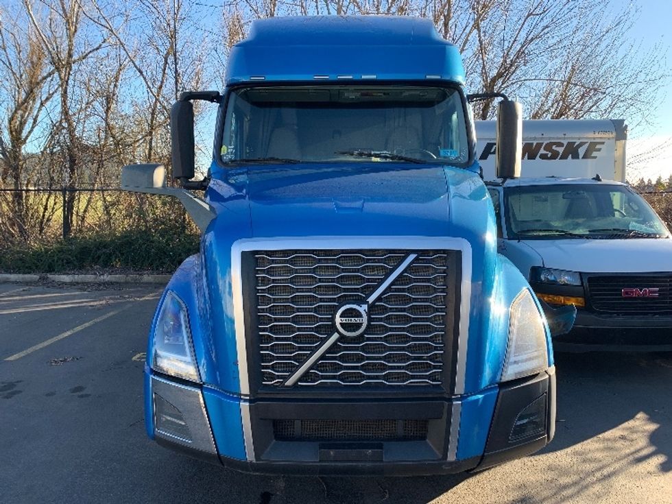2019 Volvo Truck VNL photo 2