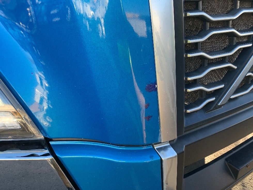 Sleeper Tractor-Heavy Duty Tractors-Volvo-2019-VNL64760-Coburg-OR-608,835\n\t\tmiles-$ 61,250 - Image 24