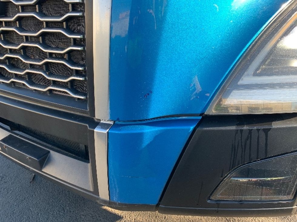 Sleeper Tractor-Heavy Duty Tractors-Volvo-2019-VNL64760-Coburg-OR-608,835\n\t\tmiles-$ 61,250 - Image 25