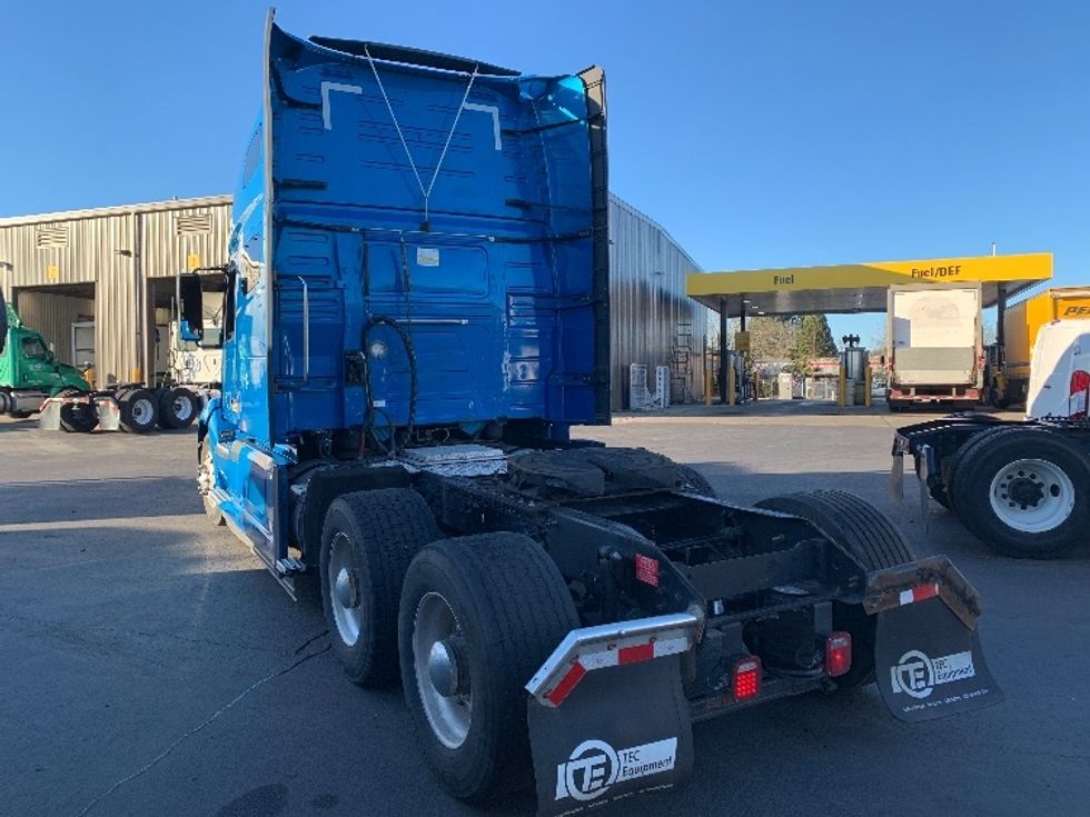 Sleeper Tractor-Heavy Duty Tractors-Volvo-2019-VNL64760-Coburg-OR-608,835\n\t\tmiles-$ 61,250 - Image 5