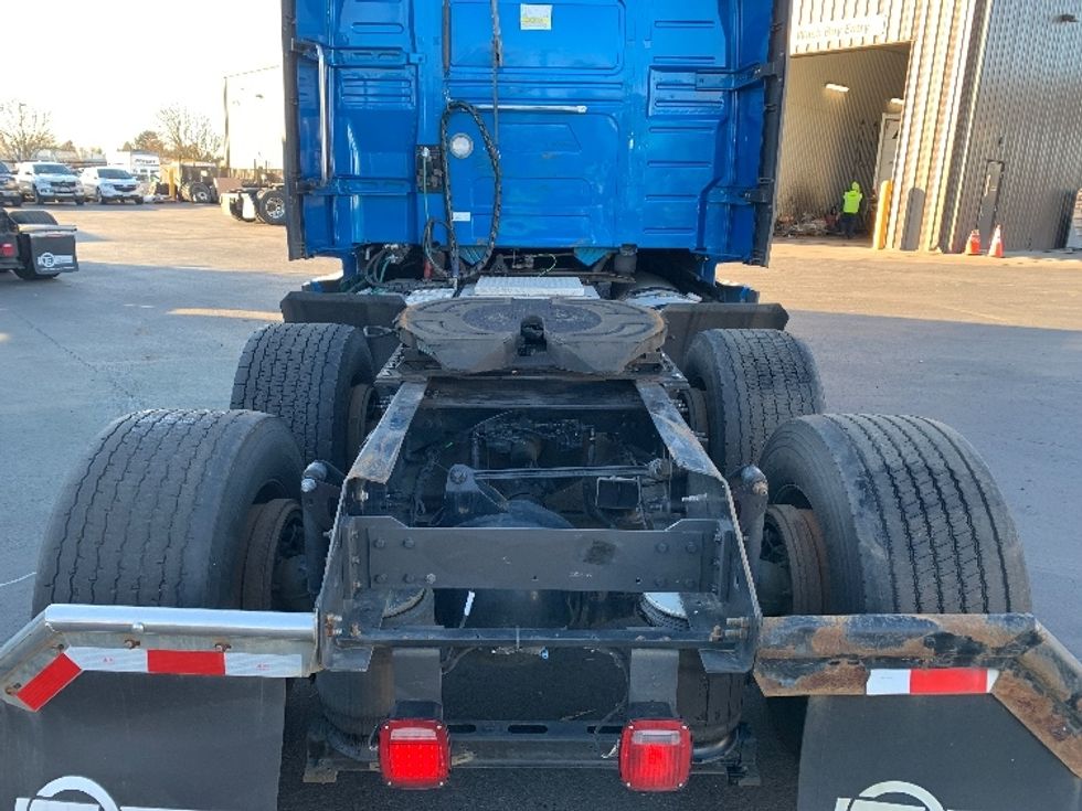 Sleeper Tractor-Heavy Duty Tractors-Volvo-2019-VNL64760-Coburg-OR-608,835\n\t\tmiles-$ 61,250 - Image 6