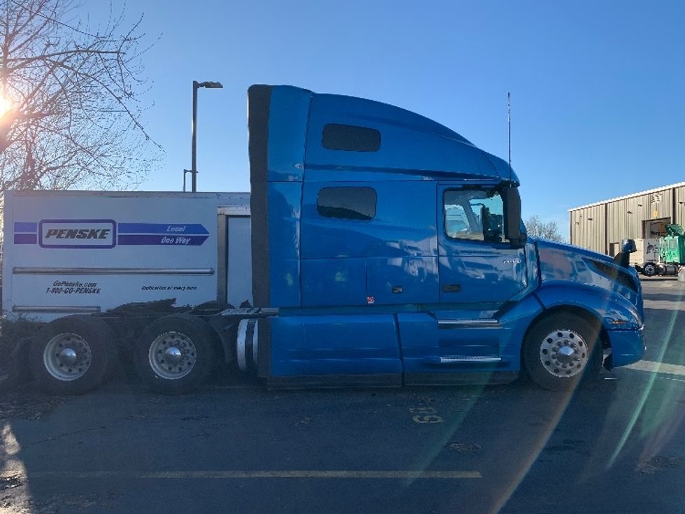 Sleeper Tractor-Heavy Duty Tractors-Volvo-2019-VNL64760-Coburg-OR-608,835\n\t\tmiles-$ 61,250 - Image 8