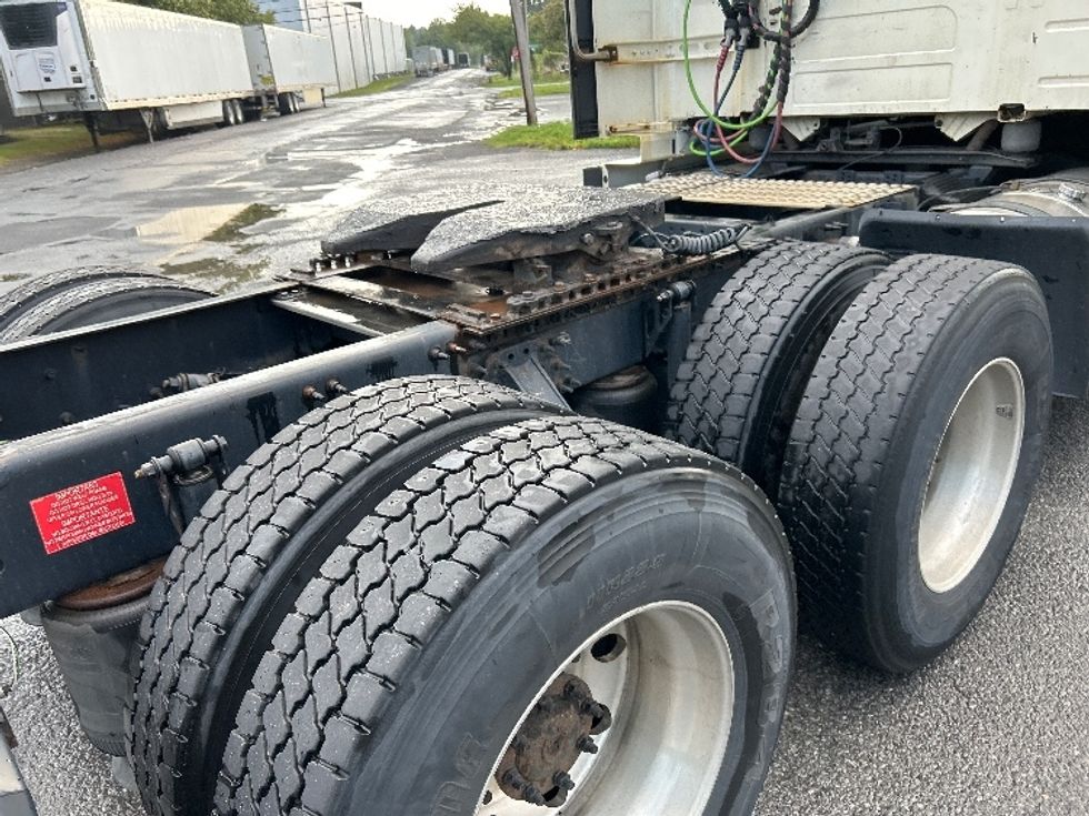 Sleeper Tractor-Heavy Duty Tractors-Volvo-2019-VNL64760-Coxsackie-NY-669,366\n\t\tmiles-$ 51,250 - Image 22
