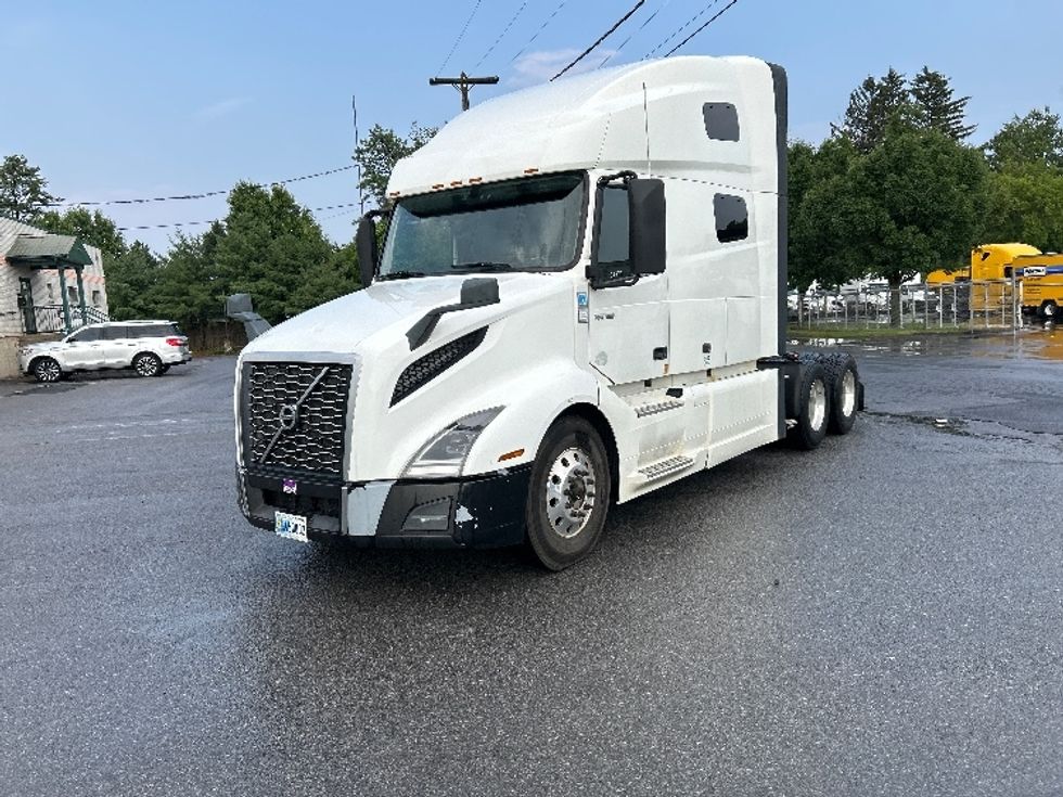 Sleeper Tractor-Heavy Duty Tractors-Volvo-2019-VNL64760-Coxsackie-NY-669,366\n\t\tmiles-$ 51,250 - Image 3