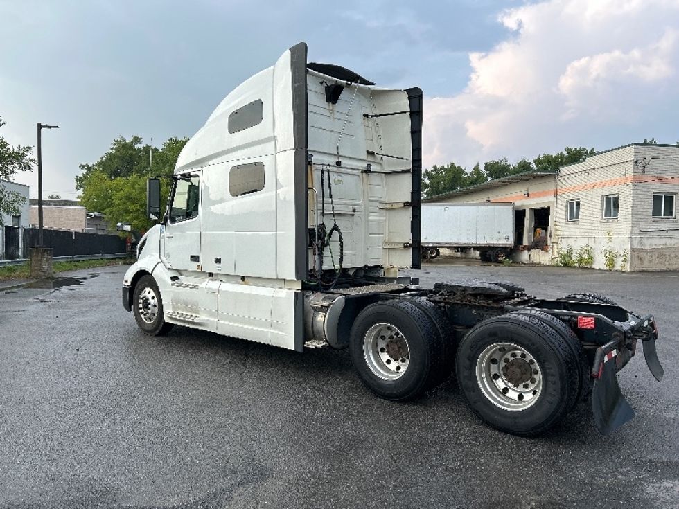Sleeper Tractor-Heavy Duty Tractors-Volvo-2019-VNL64760-Coxsackie-NY-669,366\n\t\tmiles-$ 51,250 - Image 5