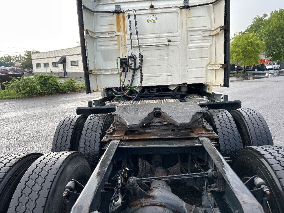 Sleeper Tractor-Heavy Duty Tractors-Volvo-2019-VNL64760-Coxsackie-NY-669,366\n\t\tmiles-$ 51,250 - Image 6