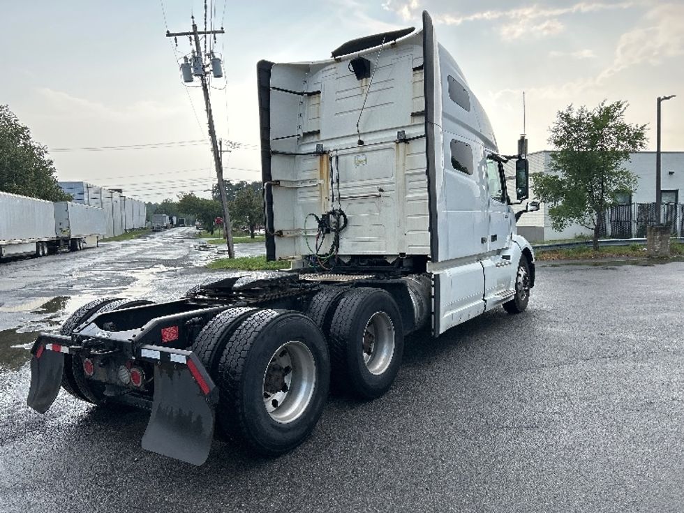 Sleeper Tractor-Heavy Duty Tractors-Volvo-2019-VNL64760-Coxsackie-NY-669,366\n\t\tmiles-$ 51,250 - Image 7