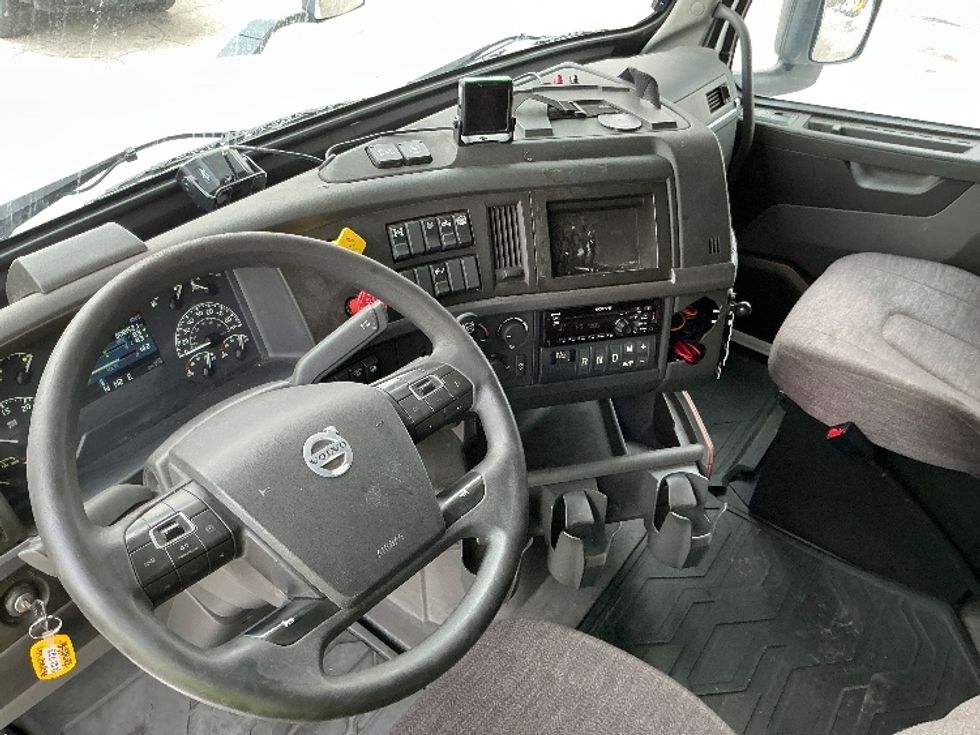 Sleeper Tractor-Heavy Duty Tractors-Volvo-2019-VNL64760-East Chicago-IN-508,152\n\t\tmiles-$ 58,250 - Image 10
