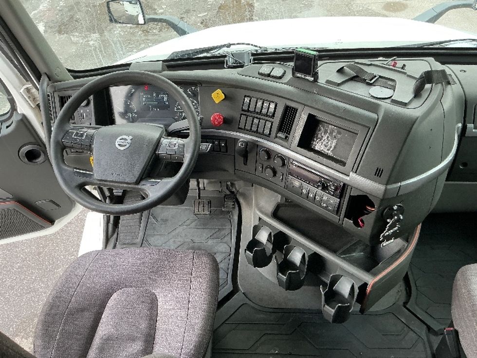 Sleeper Tractor-Heavy Duty Tractors-Volvo-2019-VNL64760-East Chicago-IN-508,152\n\t\tmiles-$ 58,250 - Image 11