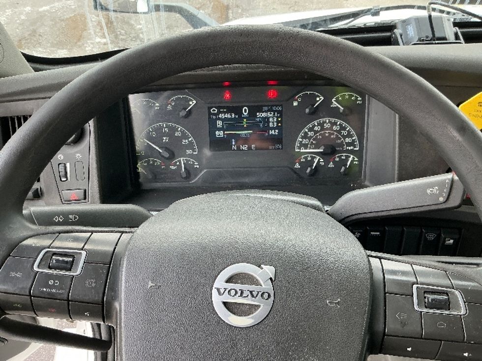 Sleeper Tractor-Heavy Duty Tractors-Volvo-2019-VNL64760-East Chicago-IN-508,152\n\t\tmiles-$ 58,250 - Image 12