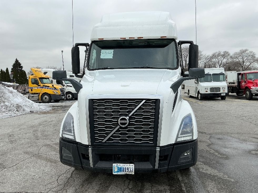 Sleeper Tractor-Heavy Duty Tractors-Volvo-2019-VNL64760-East Chicago-IN-508,152\n\t\tmiles-$ 58,250 - Image 2