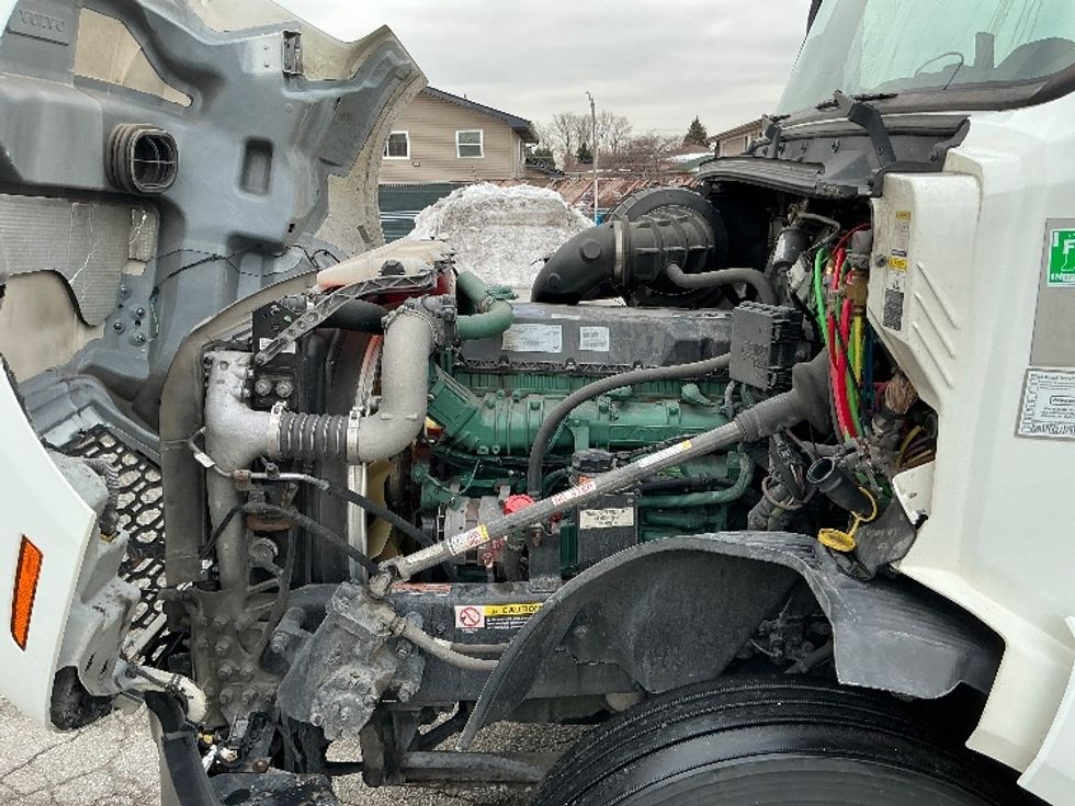 Sleeper Tractor-Heavy Duty Tractors-Volvo-2019-VNL64760-East Chicago-IN-508,152\n\t\tmiles-$ 58,250 - Image 21