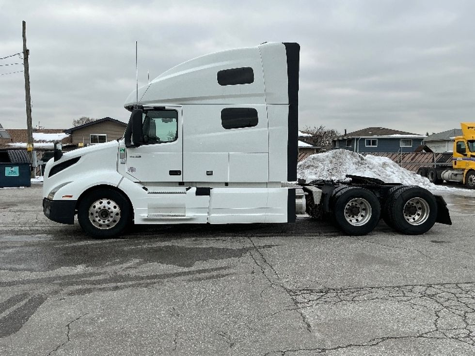 Sleeper Tractor-Heavy Duty Tractors-Volvo-2019-VNL64760-East Chicago-IN-508,152\n\t\tmiles-$ 58,250 - Image 4