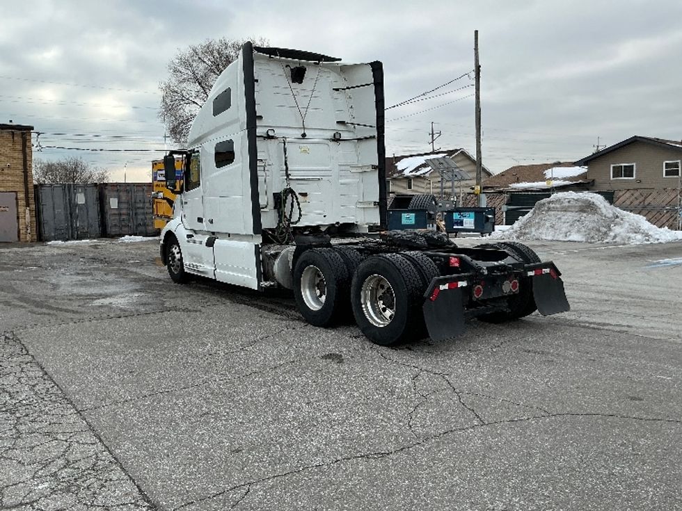 Sleeper Tractor-Heavy Duty Tractors-Volvo-2019-VNL64760-East Chicago-IN-508,152\n\t\tmiles-$ 58,250 - Image 5