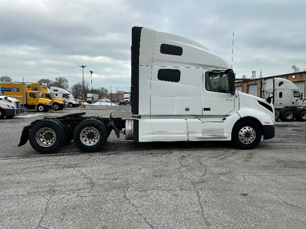 Sleeper Tractor-Heavy Duty Tractors-Volvo-2019-VNL64760-East Chicago-IN-508,152\n\t\tmiles-$ 58,250 - Image 8