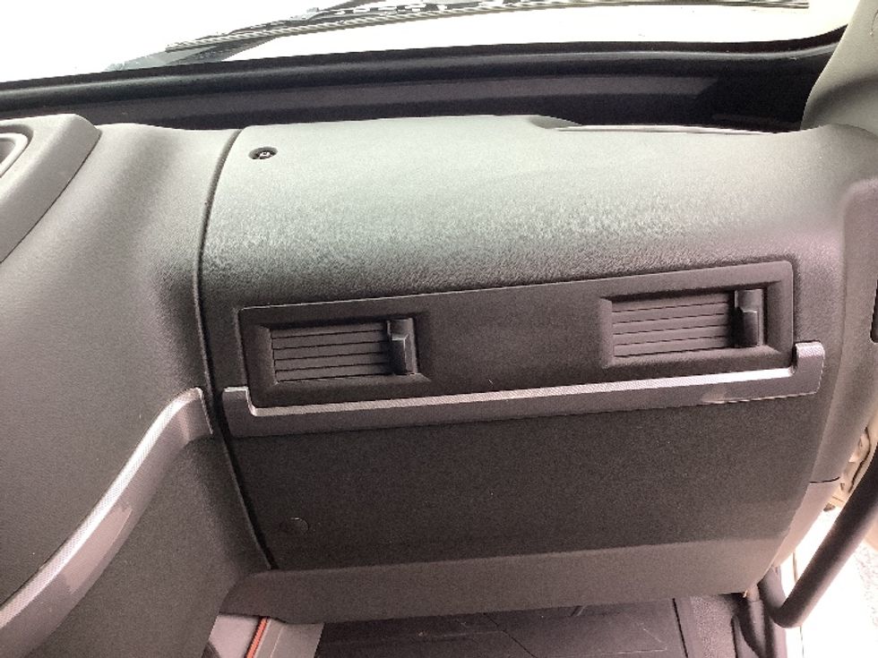 Sleeper Tractor-Heavy Duty Tractors-Volvo-2019-VNL64760-Elizabethtown-KY-529,229\n\t\tmiles-$ 54,750 - Image 14