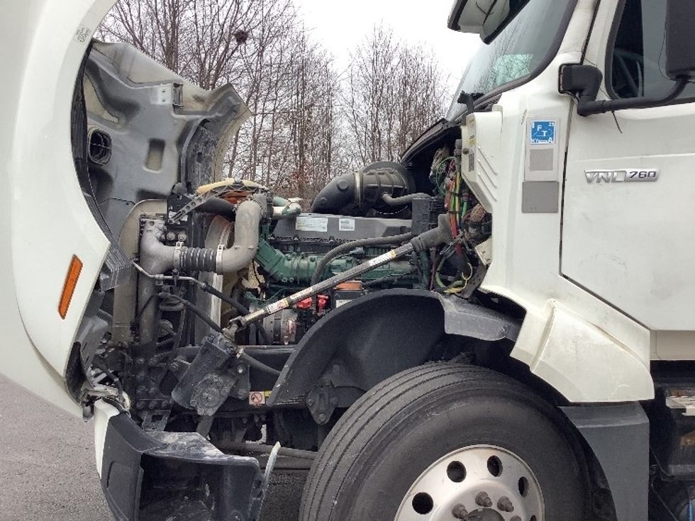 Sleeper Tractor-Heavy Duty Tractors-Volvo-2019-VNL64760-Elizabethtown-KY-529,229\n\t\tmiles-$ 54,750 - Image 21