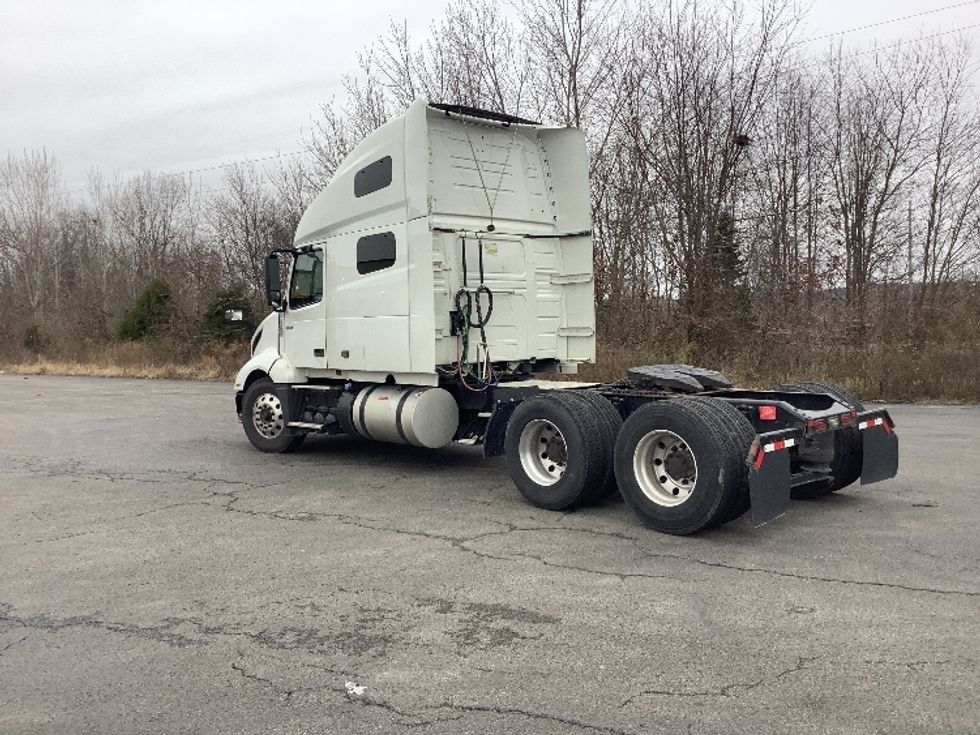 Sleeper Tractor-Heavy Duty Tractors-Volvo-2019-VNL64760-Elizabethtown-KY-529,229\n\t\tmiles-$ 54,750 - Image 5