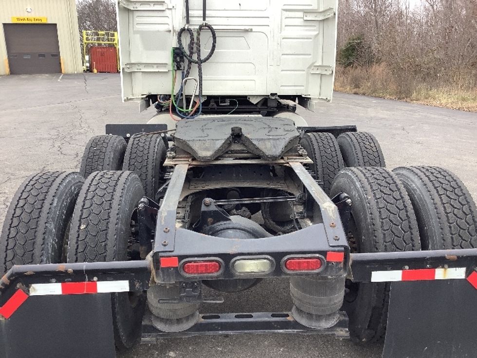 Sleeper Tractor-Heavy Duty Tractors-Volvo-2019-VNL64760-Elizabethtown-KY-529,229\n\t\tmiles-$ 54,750 - Image 6