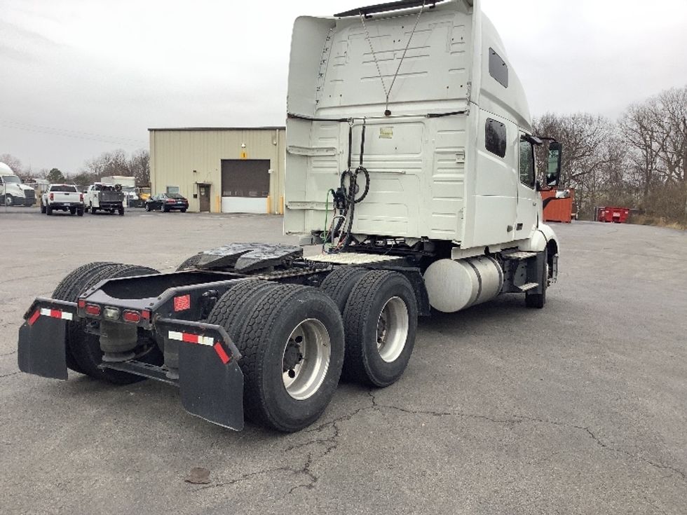 Sleeper Tractor-Heavy Duty Tractors-Volvo-2019-VNL64760-Elizabethtown-KY-529,229\n\t\tmiles-$ 54,750 - Image 7