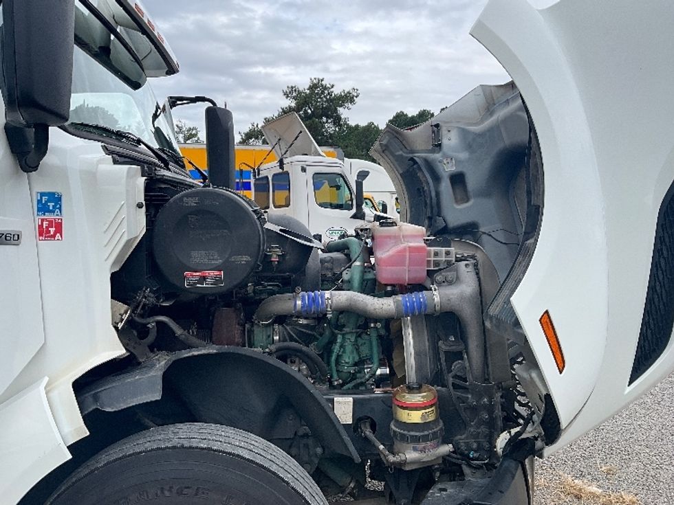 Sleeper Tractor-Heavy Duty Tractors-Volvo-2019-VNL64760-Fayetteville-NC-489,325\n\t\tmiles-$ 62,750 - Image 18