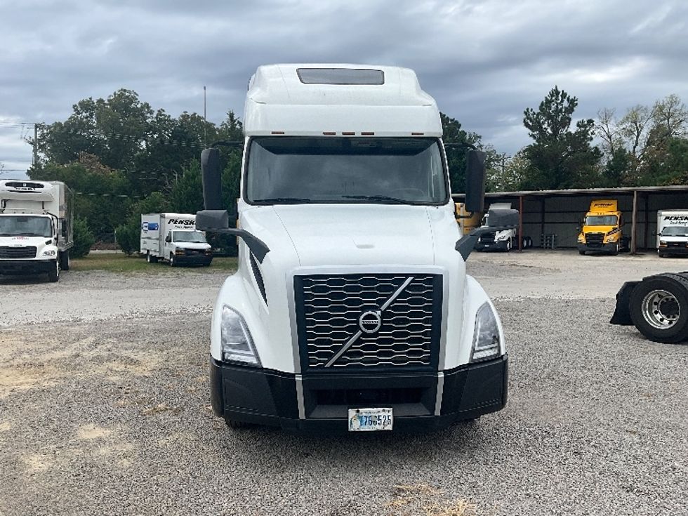2019 Volvo Truck VNL photo 2