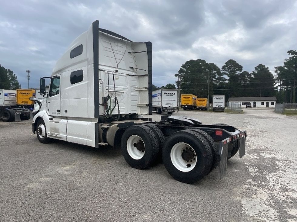 Sleeper Tractor-Heavy Duty Tractors-Volvo-2019-VNL64760-Fayetteville-NC-489,325\n\t\tmiles-$ 62,750 - Image 5