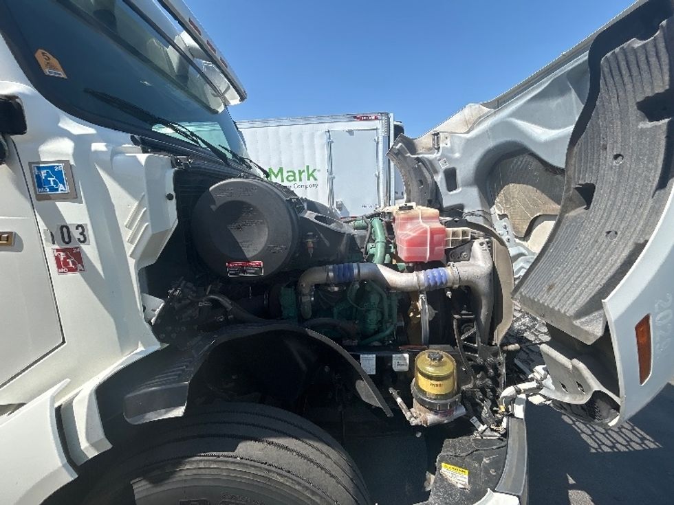 Sleeper Tractor-Heavy Duty Tractors-Volvo-2019-VNL64760-Fresno-CA-538,130\n\t\tmiles-$ 69,250 - Image 20