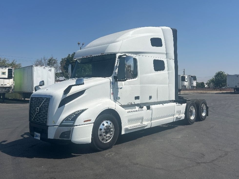 Sleeper Tractor-Heavy Duty Tractors-Volvo-2019-VNL64760-Fresno-CA-538,130\n\t\tmiles-$ 69,250 - Image 3