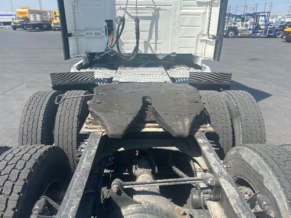 Sleeper Tractor-Heavy Duty Tractors-Volvo-2019-VNL64760-Fresno-CA-538,130\n\t\tmiles-$ 69,250 - Image 6