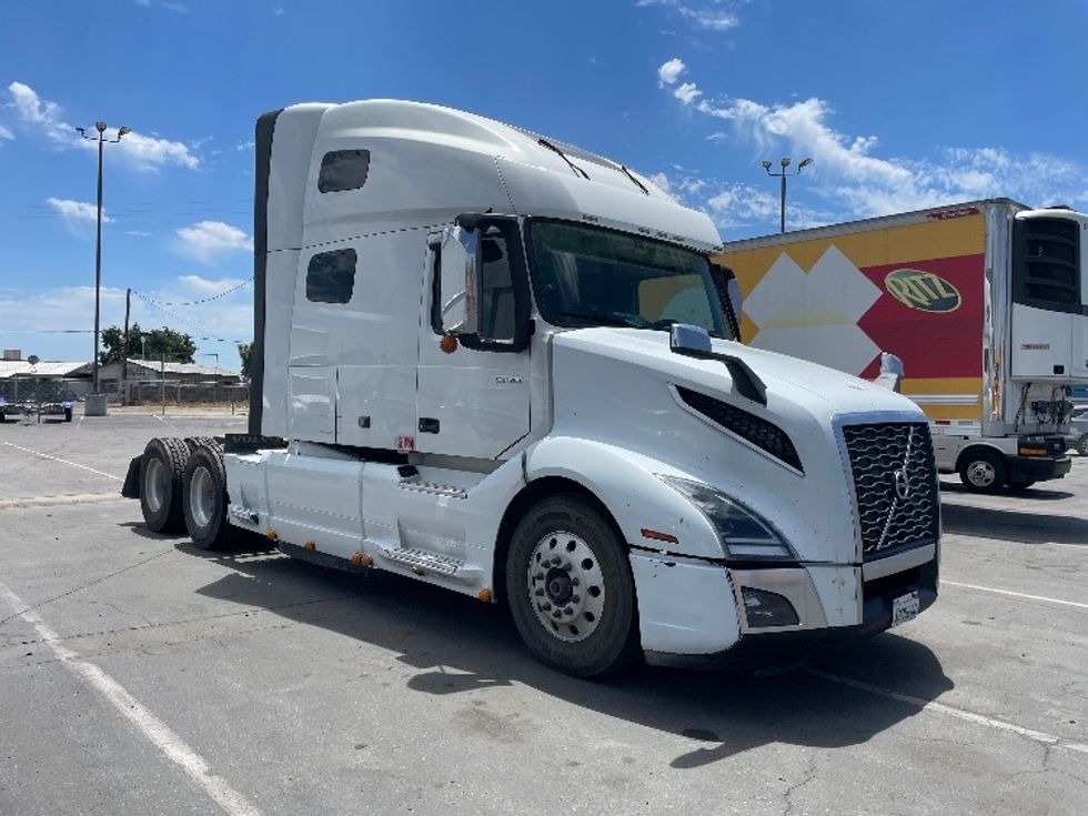2019 Volvo VNL64760 Sleeper Tractor