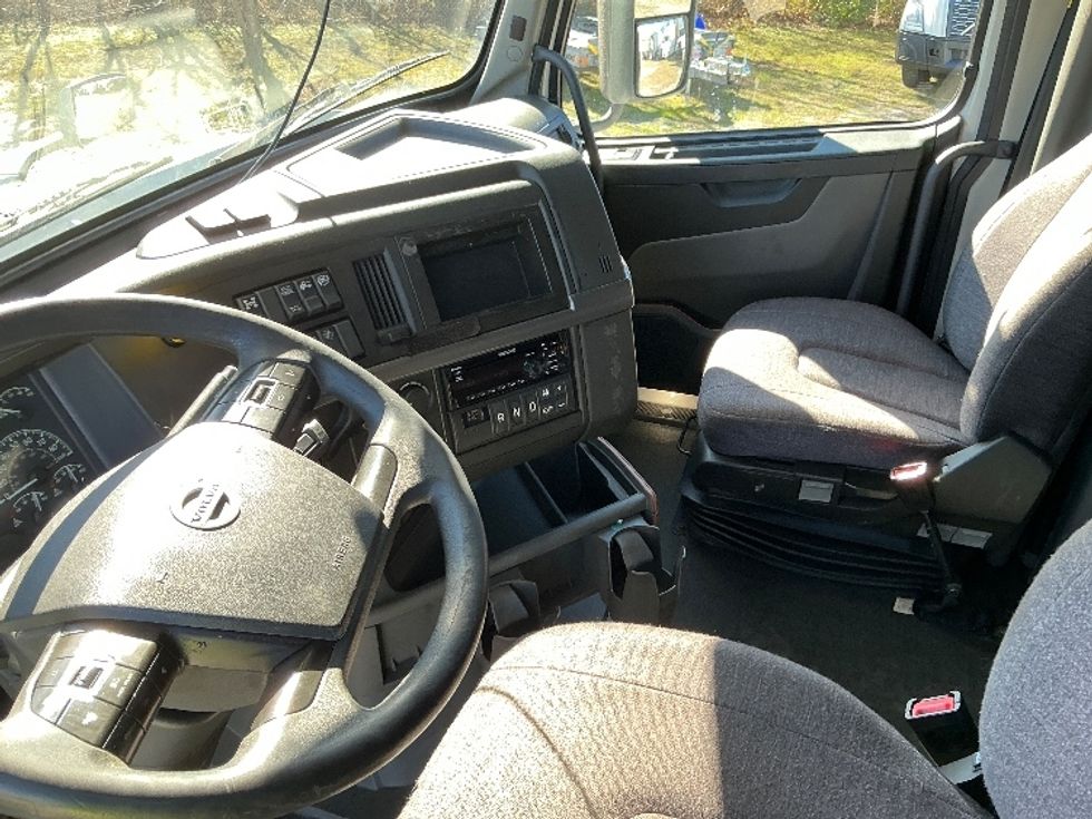 Sleeper Tractor-Heavy Duty Tractors-Volvo-2019-VNL64760-Garden City-GA-566,667\n\t\tmiles-$ 55,000 - Image 10