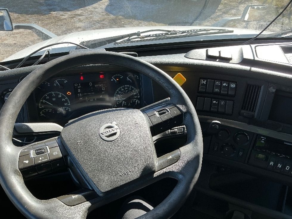 Sleeper Tractor-Heavy Duty Tractors-Volvo-2019-VNL64760-Garden City-GA-566,667\n\t\tmiles-$ 55,000 - Image 11