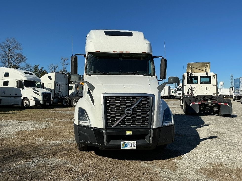 Sleeper Tractor-Heavy Duty Tractors-Volvo-2019-VNL64760-Garden City-GA-566,667\n\t\tmiles-$ 55,000 - Image 2