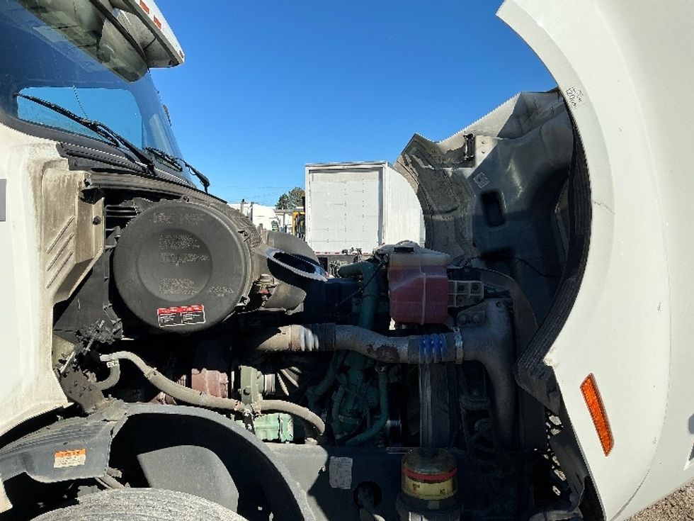 Sleeper Tractor-Heavy Duty Tractors-Volvo-2019-VNL64760-Garden City-GA-566,667\n\t\tmiles-$ 55,000 - Image 20