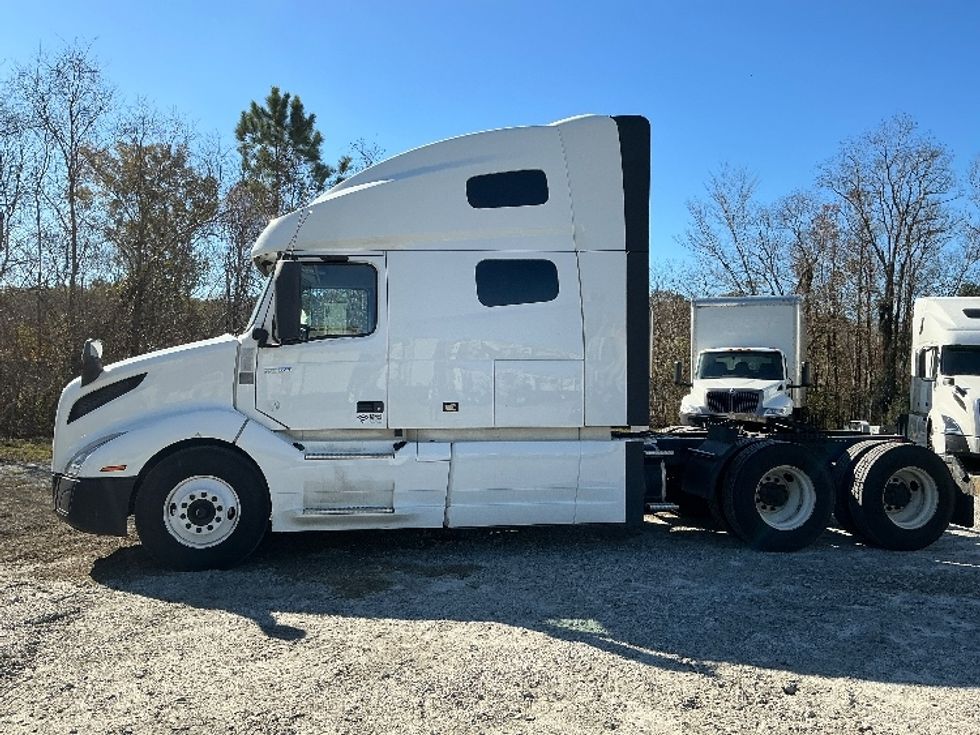 Sleeper Tractor-Heavy Duty Tractors-Volvo-2019-VNL64760-Garden City-GA-566,667\n\t\tmiles-$ 55,000 - Image 4