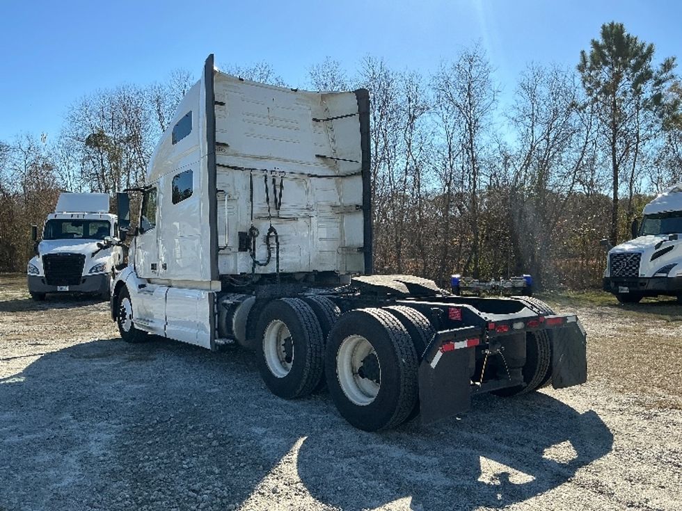 Sleeper Tractor-Heavy Duty Tractors-Volvo-2019-VNL64760-Garden City-GA-566,667\n\t\tmiles-$ 55,000 - Image 5