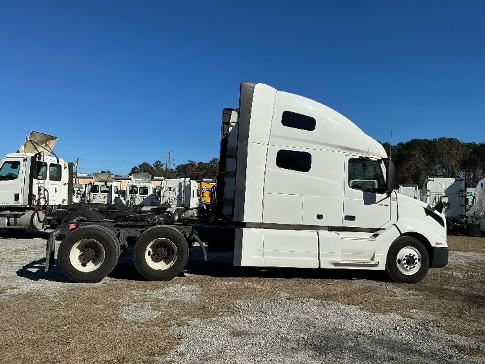 Sleeper Tractor-Heavy Duty Tractors-Volvo-2019-VNL64760-Garden City-GA-566,667\n\t\tmiles-$ 55,000 - Image 8