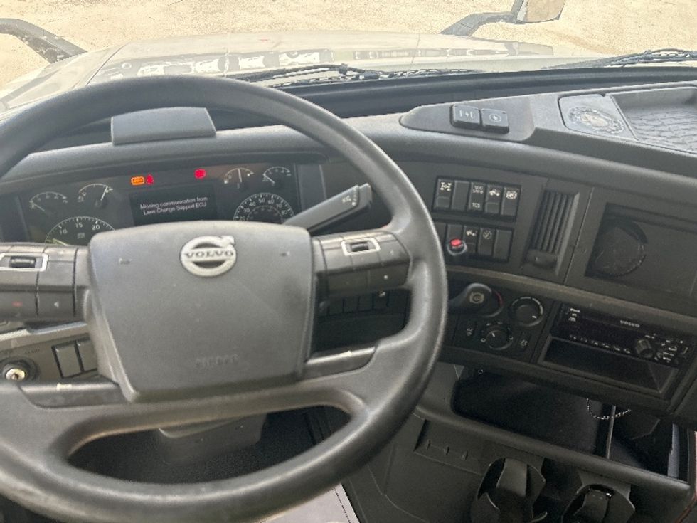 Sleeper Tractor-Heavy Duty Tractors-Volvo-2019-VNL64760-Garden City-GA-713,188\n\t\tmiles-$ 47,750 - Image 11