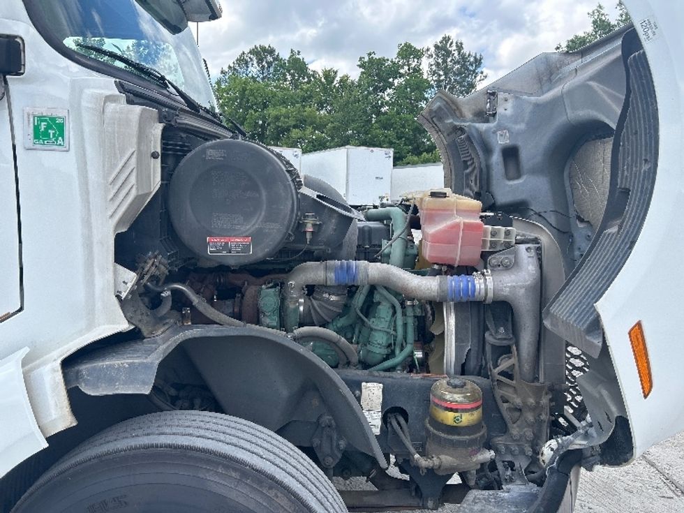 Sleeper Tractor-Heavy Duty Tractors-Volvo-2019-VNL64760-Garden City-GA-713,188\n\t\tmiles-$ 47,750 - Image 15