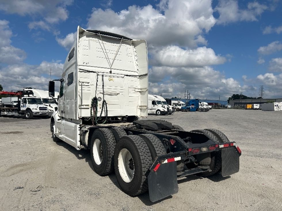 Sleeper Tractor-Heavy Duty Tractors-Volvo-2019-VNL64760-Garden City-GA-713,188\n\t\tmiles-$ 47,750 - Image 5