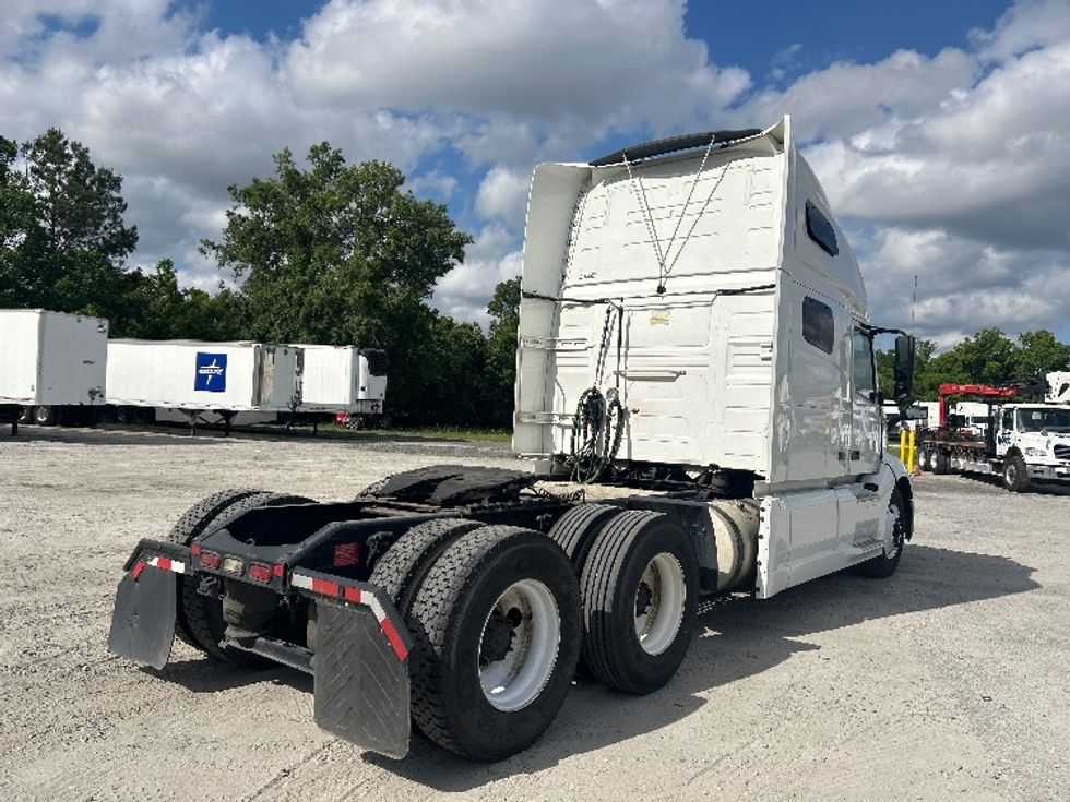 Sleeper Tractor-Heavy Duty Tractors-Volvo-2019-VNL64760-Garden City-GA-713,188\n\t\tmiles-$ 47,750 - Image 7