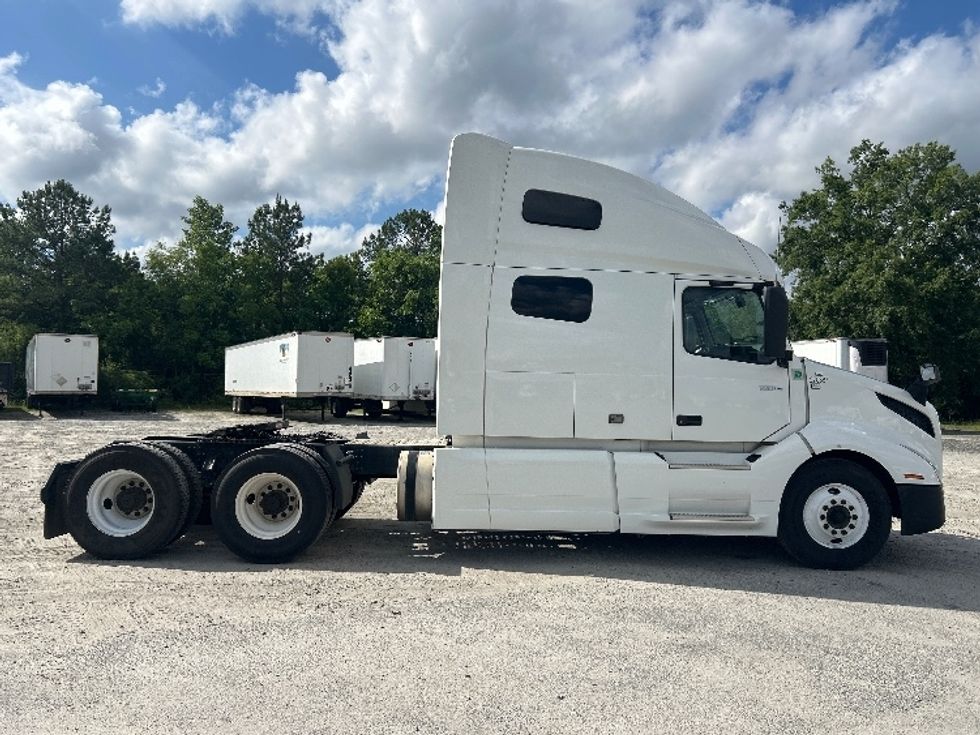 Sleeper Tractor-Heavy Duty Tractors-Volvo-2019-VNL64760-Garden City-GA-713,188\n\t\tmiles-$ 47,750 - Image 8