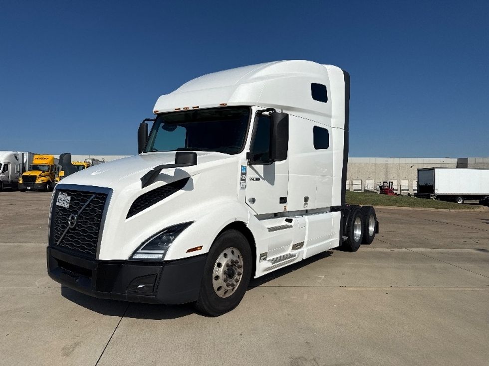 Sleeper Tractor-Heavy Duty Tractors-Volvo-2019-VNL64760-Grand Prairie-TX-675,204\n\t\tmiles-$ 52,500 - Image 3