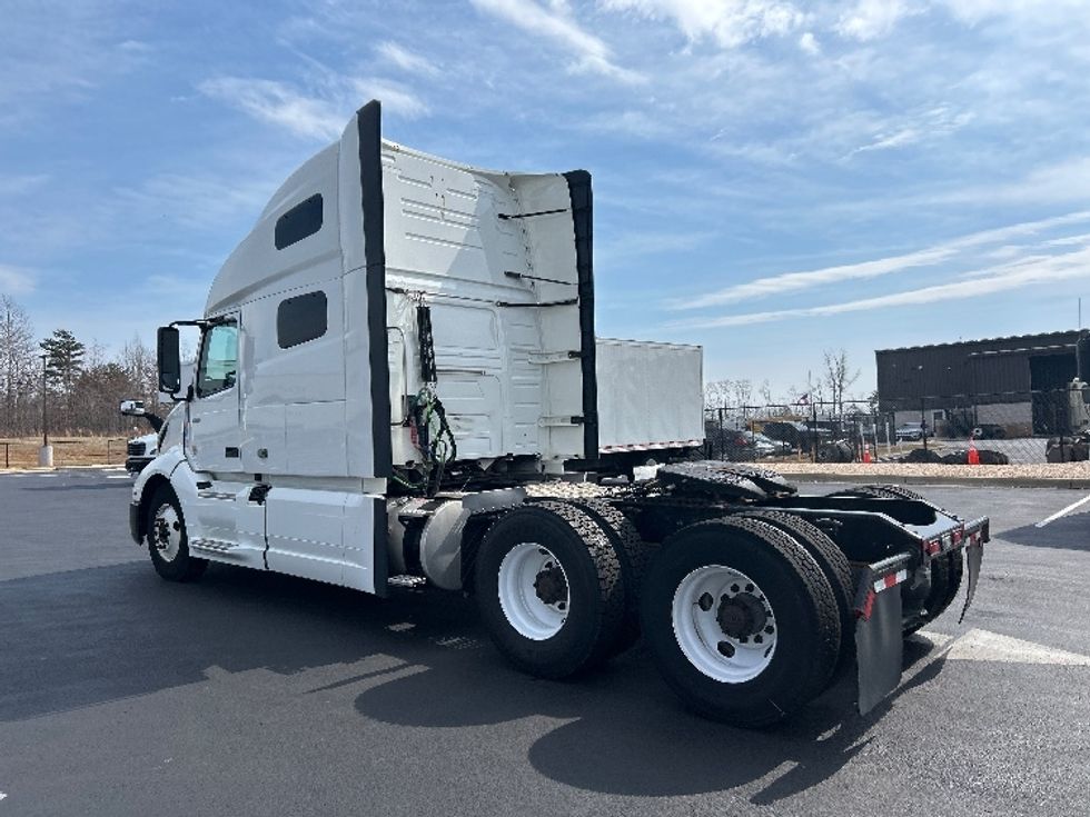 Sleeper Tractor-Heavy Duty Tractors-Volvo-2019-VNL64760-Greensboro-NC-447,807\n\t\tmiles-$ 59,000 - Image 5