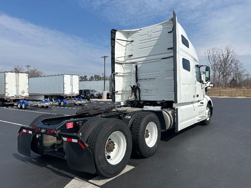 Sleeper Tractor-Heavy Duty Tractors-Volvo-2019-VNL64760-Greensboro-NC-447,807\n\t\tmiles-$ 59,000 - Image 7