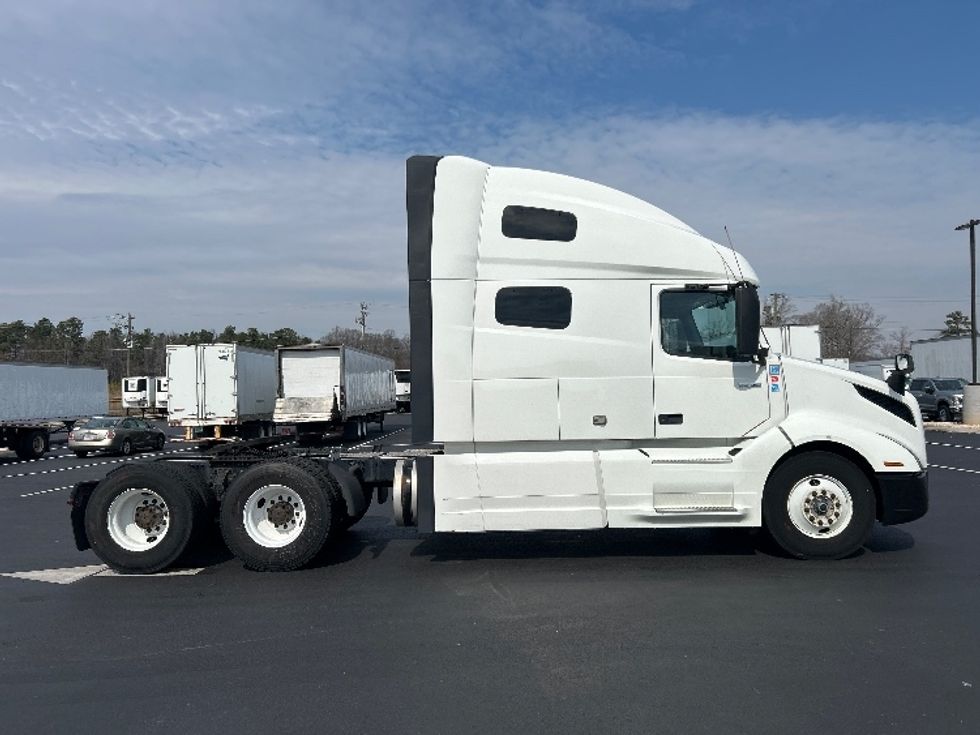 Sleeper Tractor-Heavy Duty Tractors-Volvo-2019-VNL64760-Greensboro-NC-447,807\n\t\tmiles-$ 59,000 - Image 8