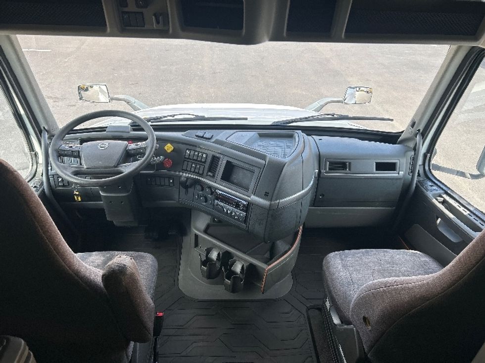 Sleeper Tractor-Heavy Duty Tractors-Volvo-2019-VNL64760-Greensboro-NC-462,068\n\t\tmiles-$ 58,250 - Image 12