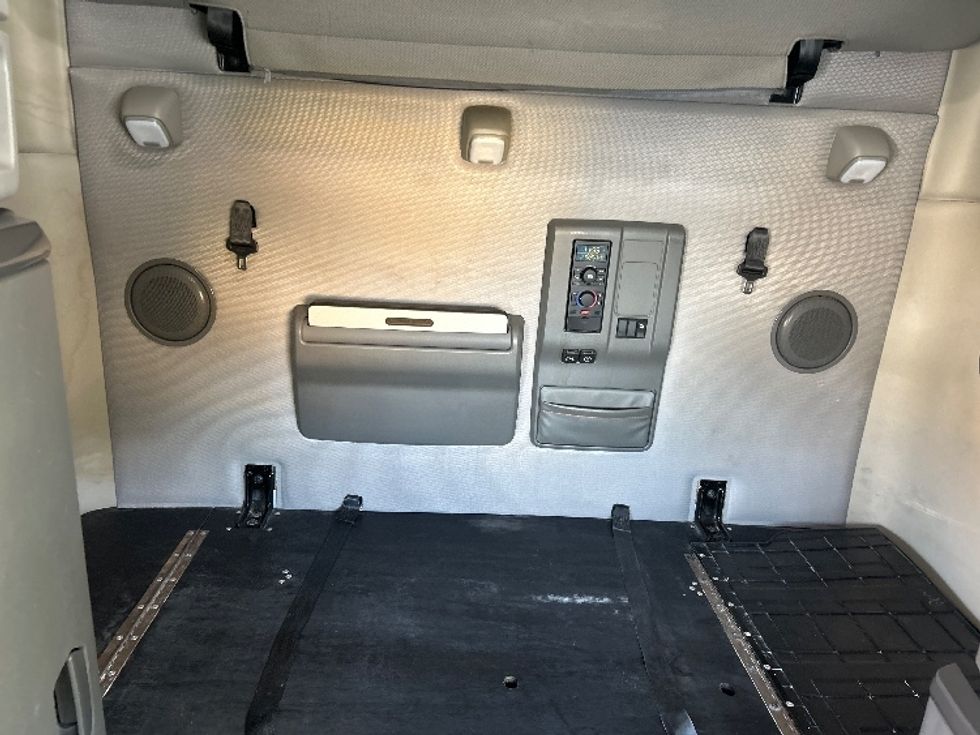 Sleeper Tractor-Heavy Duty Tractors-Volvo-2019-VNL64760-Greensboro-NC-462,068\n\t\tmiles-$ 58,250 - Image 16