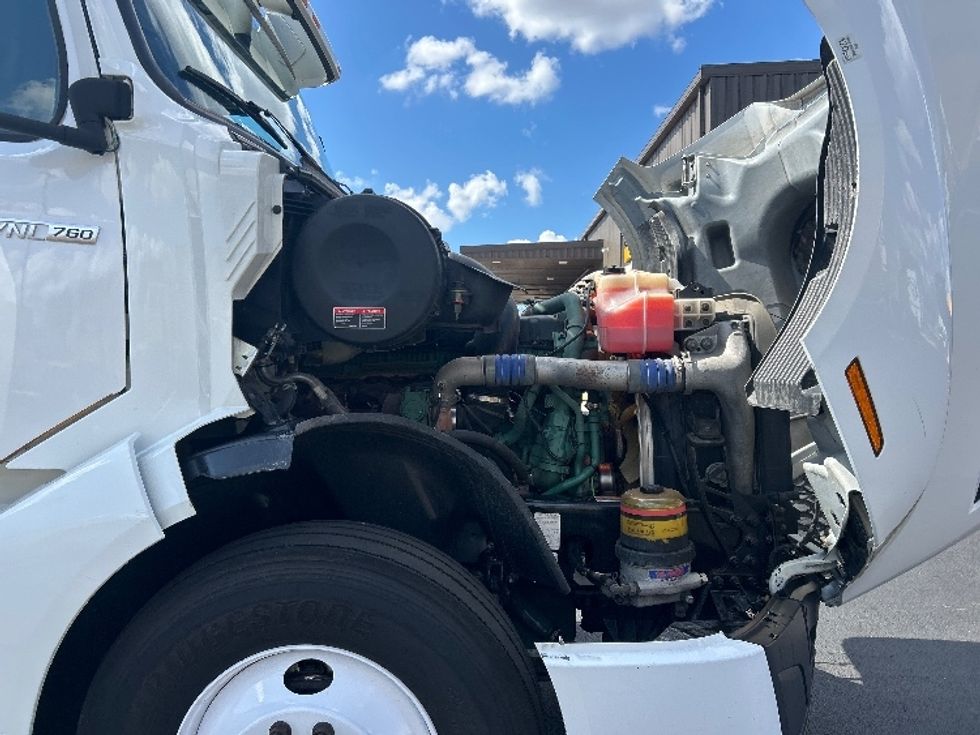 Sleeper Tractor-Heavy Duty Tractors-Volvo-2019-VNL64760-Greensboro-NC-462,068\n\t\tmiles-$ 58,250 - Image 20